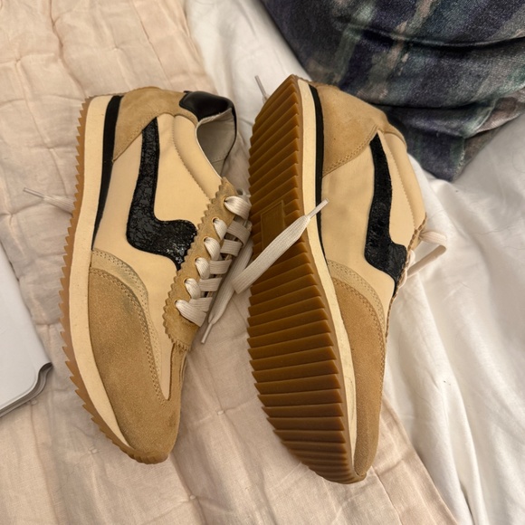 Dolce Vita Low Top Sneaker - Picture 4 of 8